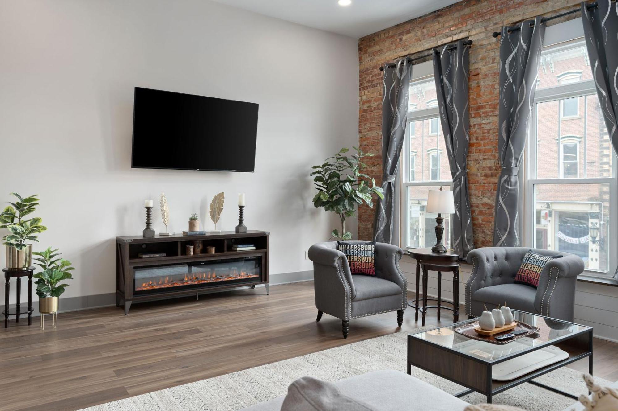 Spacious Luxury Apt In Historic Downtown - Oh Amish Country Міллерсбург Екстер'єр фото