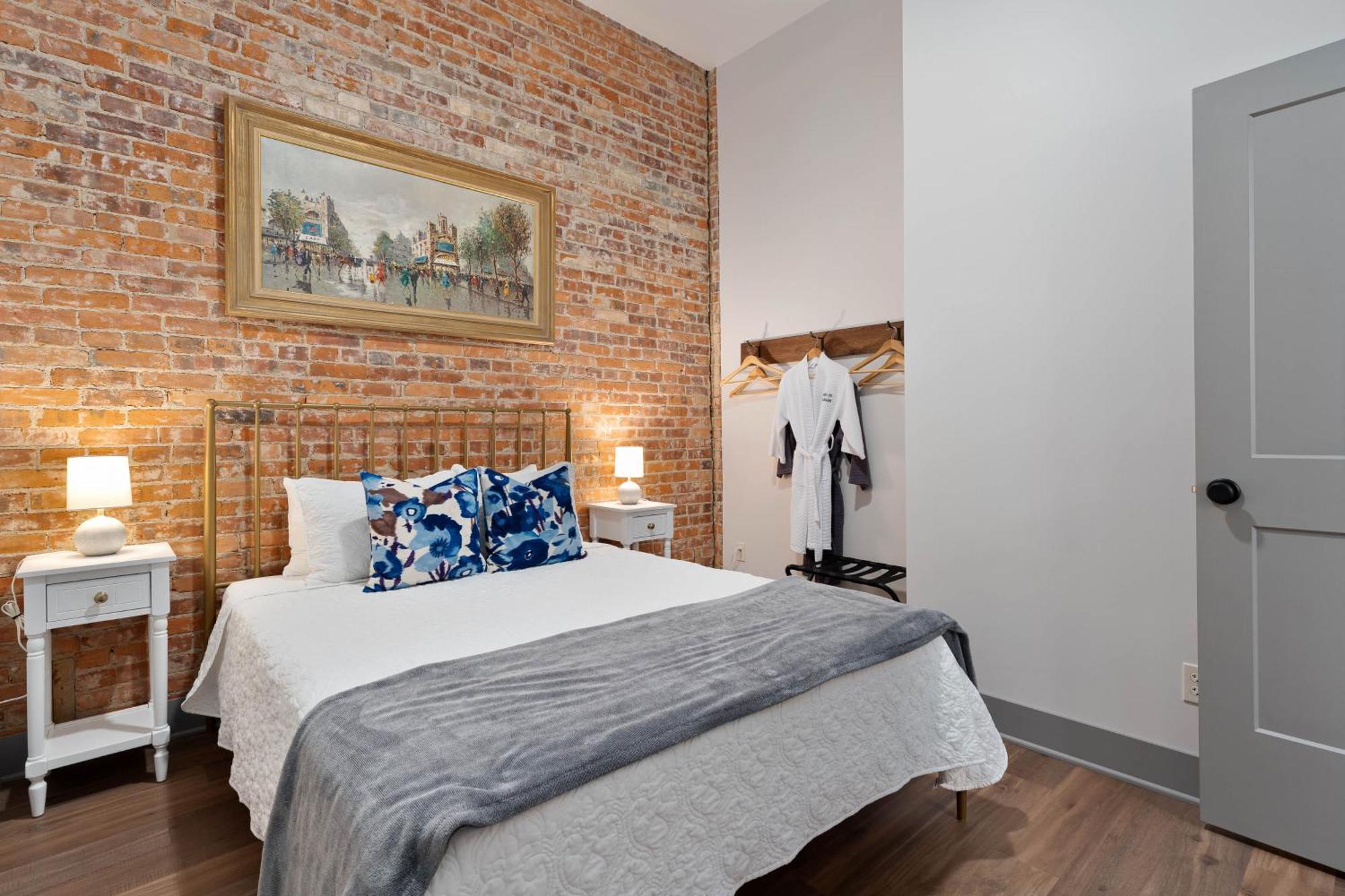 Spacious Luxury Apt In Historic Downtown - Oh Amish Country Міллерсбург Екстер'єр фото