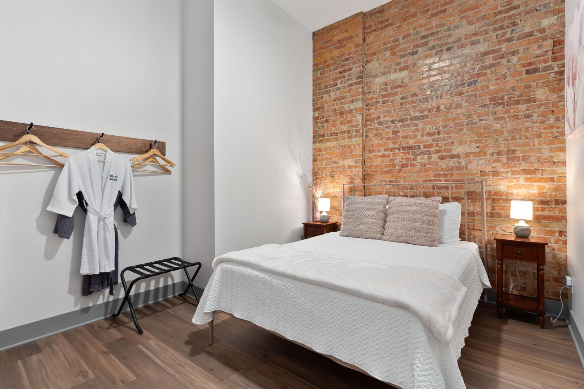 Spacious Luxury Apt In Historic Downtown - Oh Amish Country Міллерсбург Екстер'єр фото